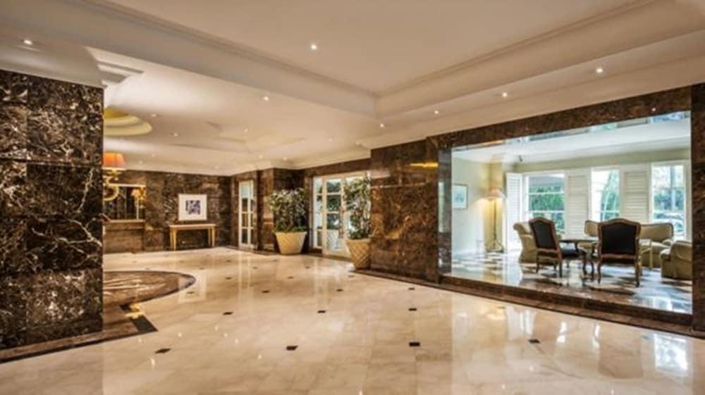 Apartment Batavia & Serviced *