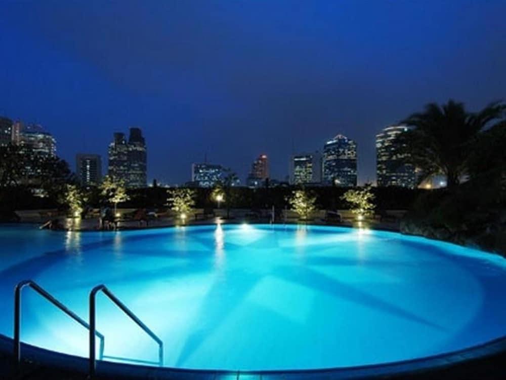 Batavia & Serviced Apartment *