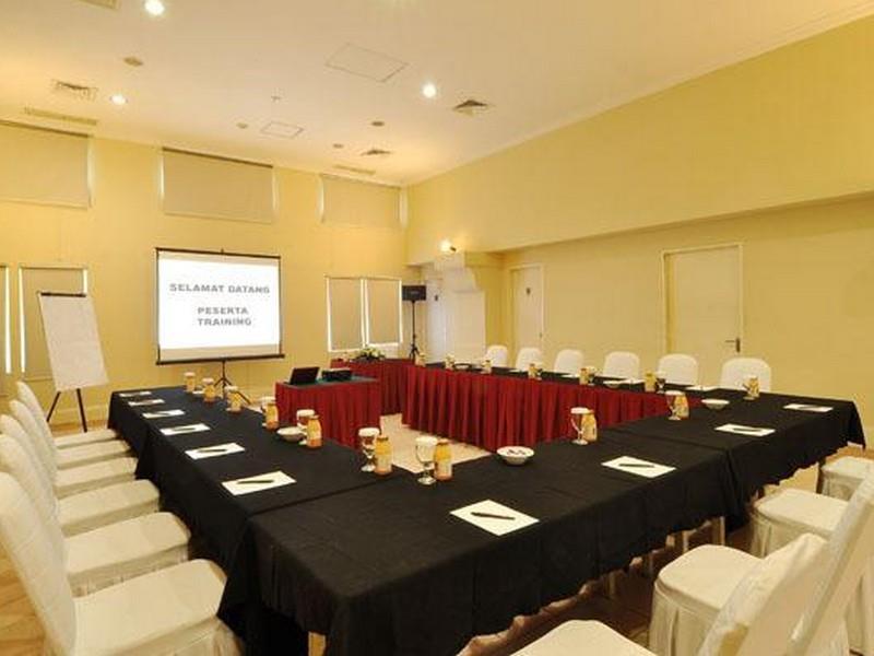 Batavia & Serviced Apartment *